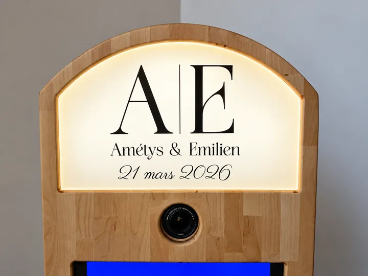 Fronton lumineux personnalisé du photobooth Brooke Events Loc’